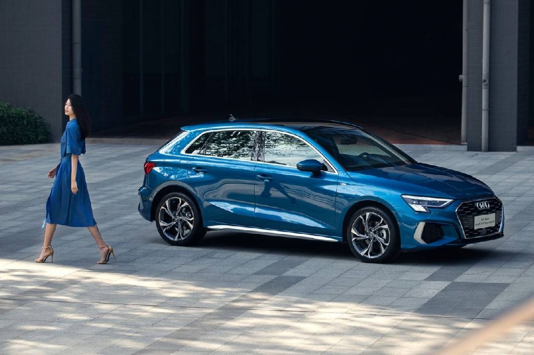 全新奥迪a3正式上市,两厢设计更运动,三厢版轴距加长51mm更实用