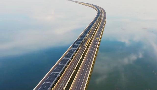 南京石臼湖海上列车走红了,景色美过青海天空之镜,还免费开放_赏识