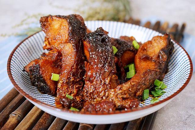 原创家常干烧草鱼的做法,简单又入味,连汤汁都鲜美下饭