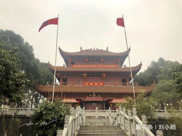 湖南岳阳有座千年道观，就在洞庭湖边，离岳阳楼近，几乎没人知道