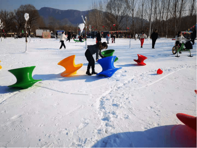 景梅山戏雪乐园，集戏雪、游乐于一体，冰雪嘉年华约起来吧！