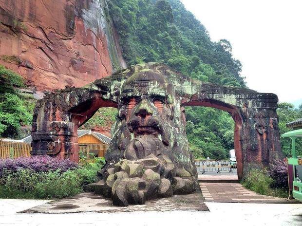 贵州深山“神秘”宫殿：看起来破破烂烂却是个世界自然遗产！