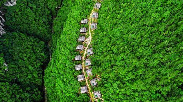 建在悬崖上的“胶囊酒店”：距离地面120米，真的有人敢住吗？