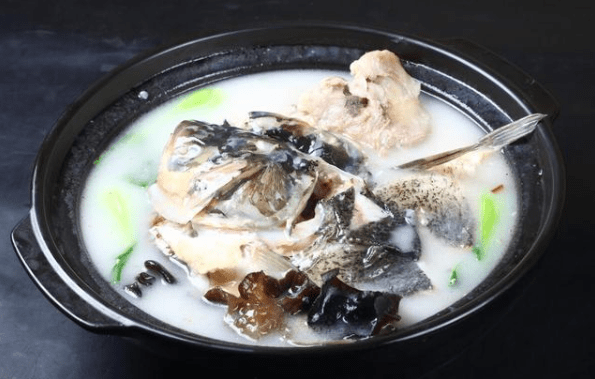 鱼头如何熬汤 8889bbd08b0341a49bb1cd3e3c4a6358.png