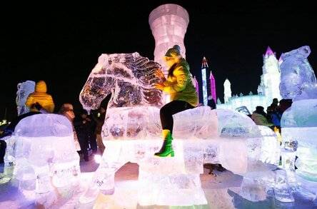 哈尔滨冰雪节记录哈尔滨的冰雪奇幻雕塑一再被列入吉尼斯世界纪录