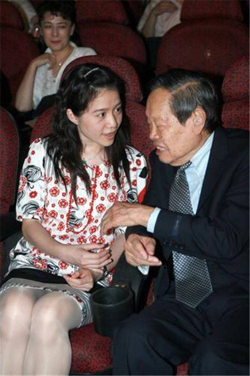 98岁杨振宁是如何称呼翁帆父母的仅6字既不失体面又显高情商