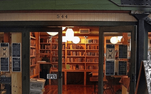 岛上书店没有人是一座孤岛爱就是连接彼此的桥梁