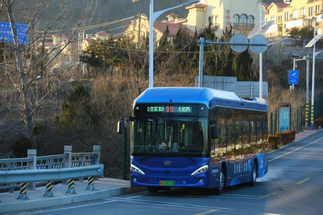 67青岛首批氢能源公交车正式上线