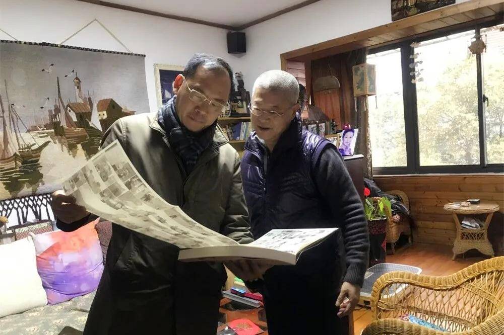 专职副主委王真理先后来到民革老主委王励前,邹建平等家中走访慰问