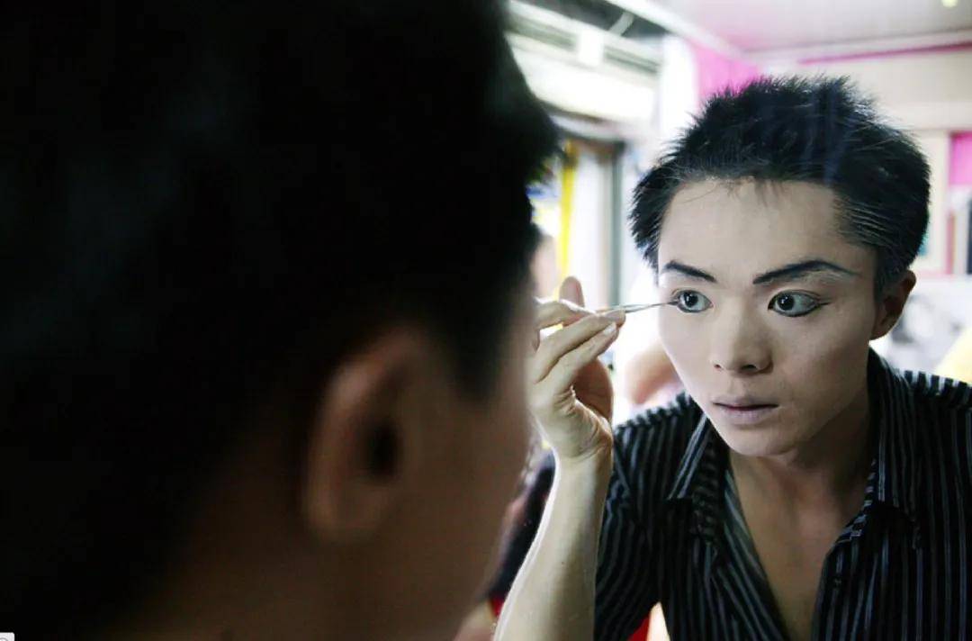 「人妖」李二毛:一生改变两次性别,死前最大的愿望是割掉自己的胸部