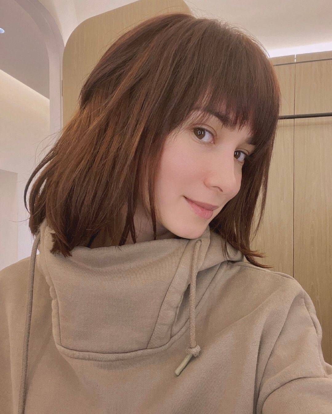 原创卢靖姗晒近照撞脸袁泉齐肩短发收获一波好评头发长短再成亮点