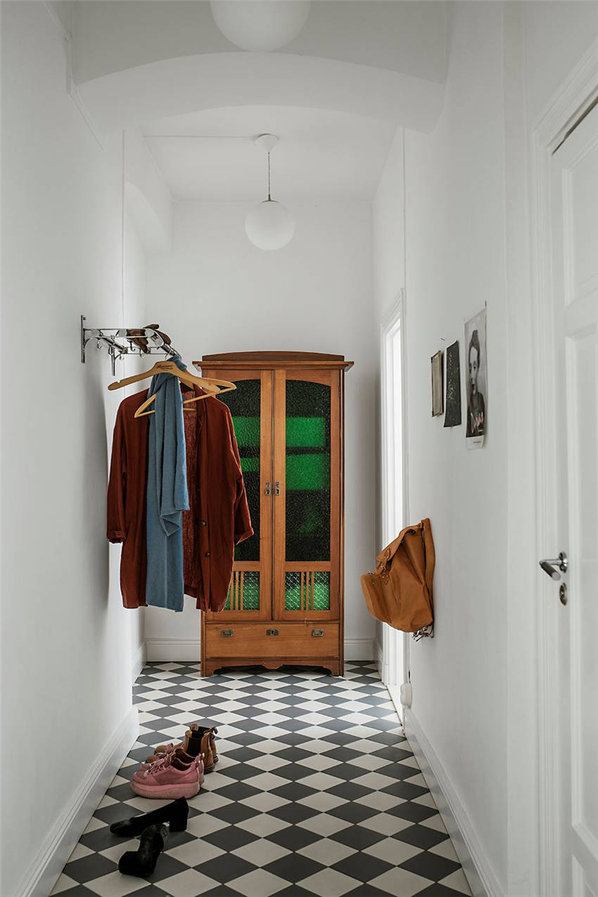 老房子翻新沿用复古风设计,还带点忧郁范儿?