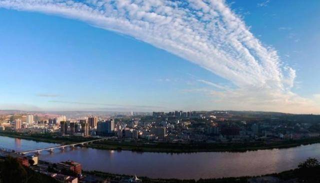 府谷2020年gdp_府谷中学2020毕业照(2)