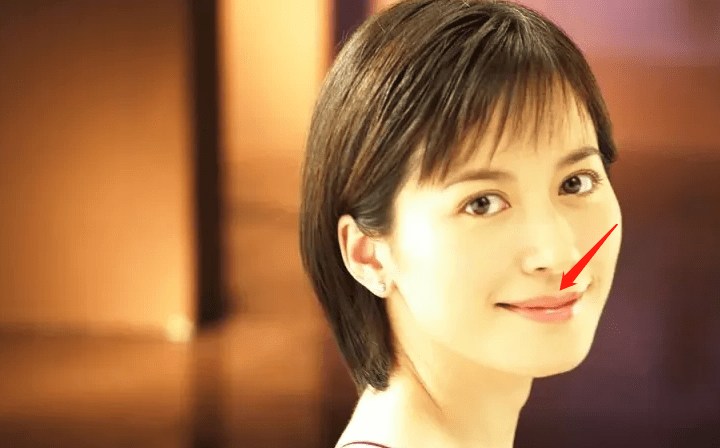 50岁俞飞鸿新剧面部细节引关注,上嘴唇明显变薄,观感略显老