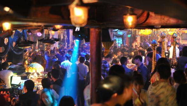 中国酒吧密度最高的城市，平均7平方公里一个，因美女多而闻名
