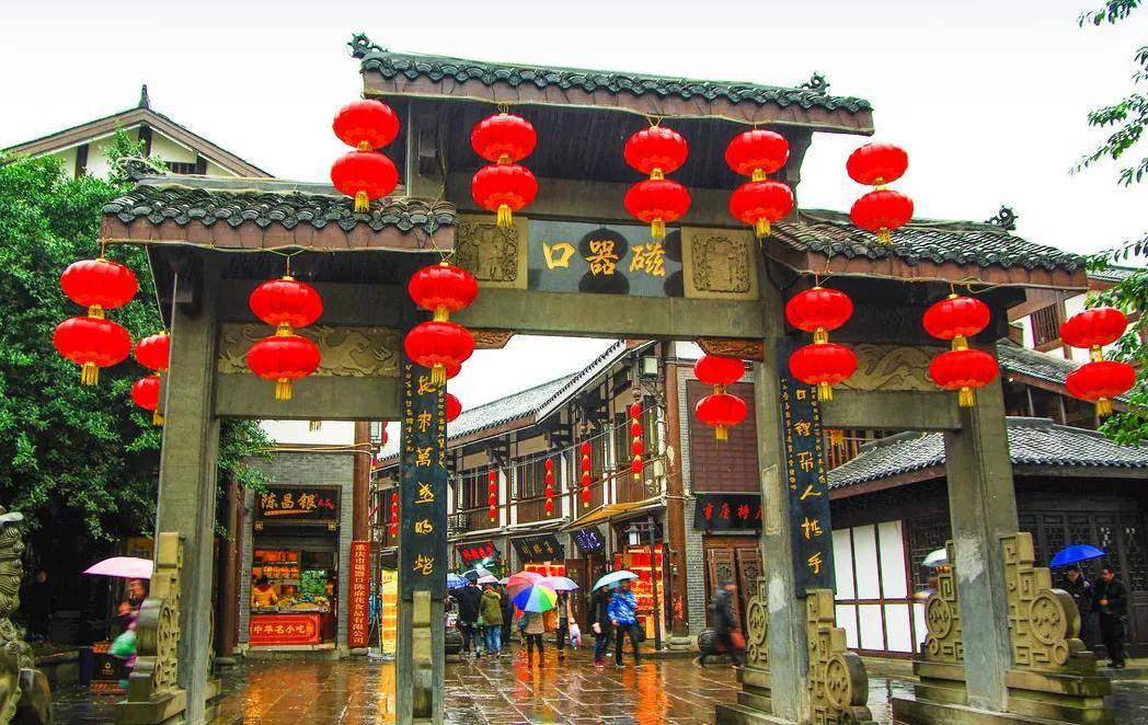 重庆唯一5A级古镇，都有千年历史，为何磁器口输给了它？