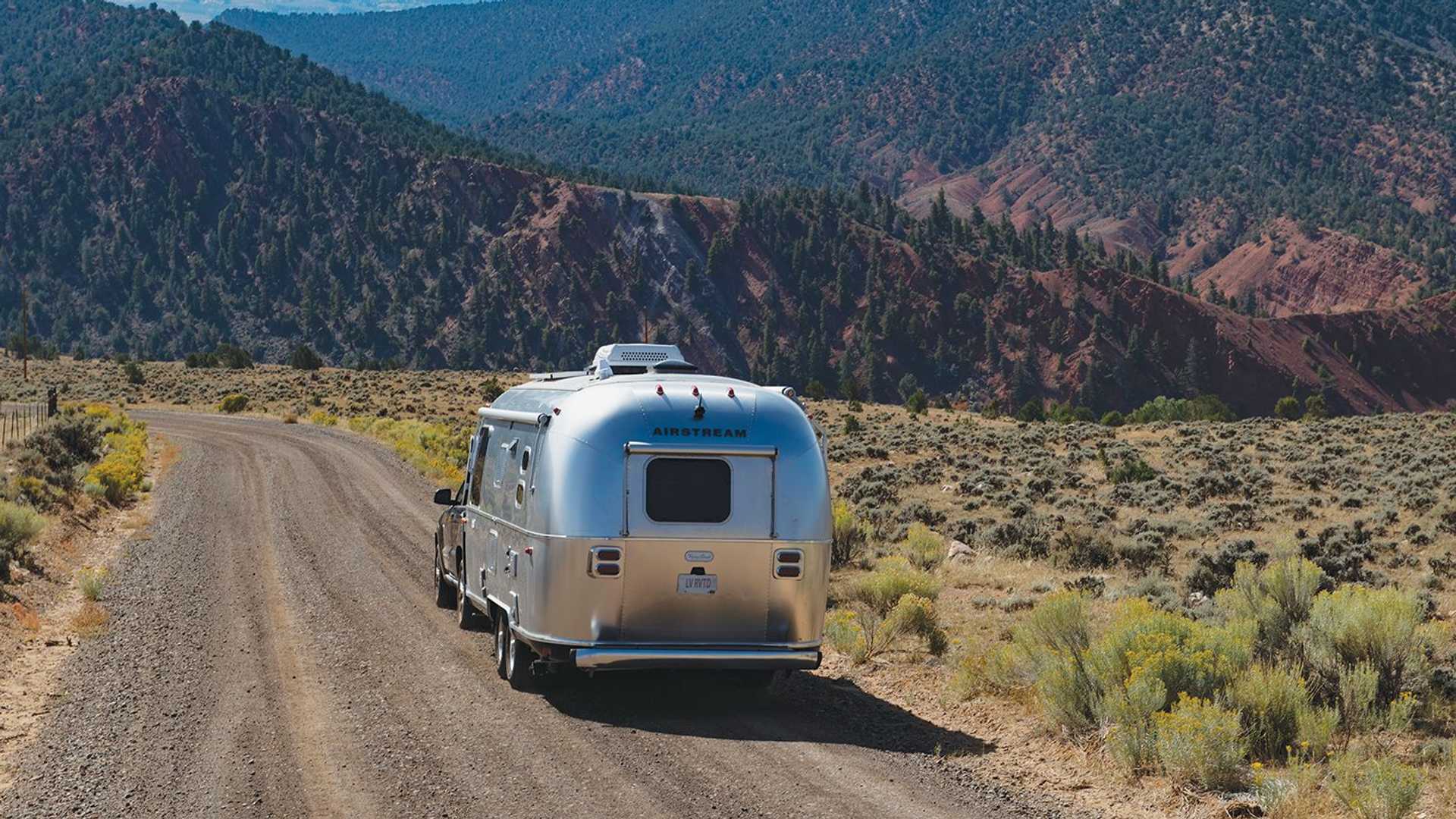 能吃能住能办公家庭旅行好选择清风房车推30fb办公版本