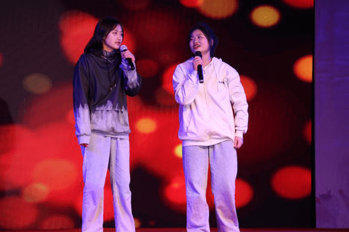 华南师大研支团助力册亨一中举办校园十大歌手比赛