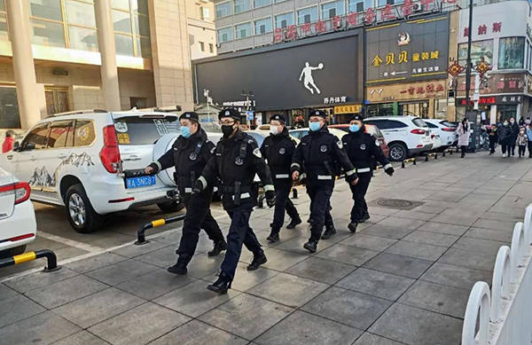无人机|离石平安的守护者：天上无人机 地面巡特警