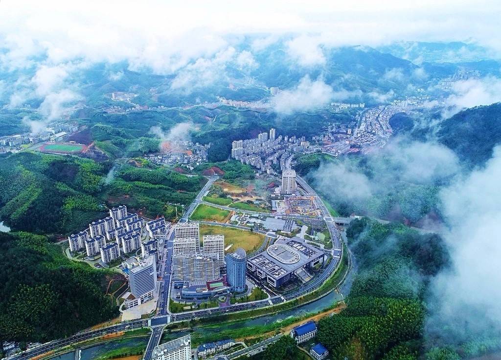 图为遂昌县城航拍