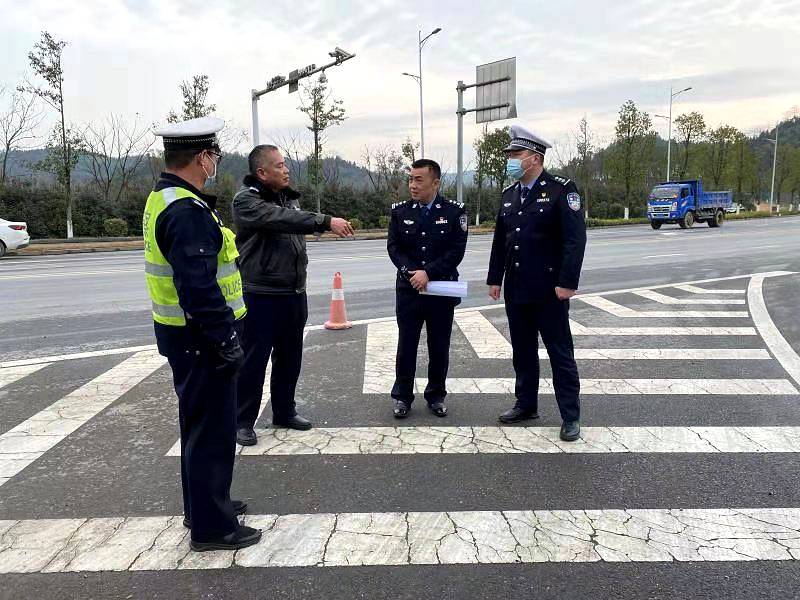 常德公安交警支队领导赴桃花源督导春运慰问一线民警、辅警