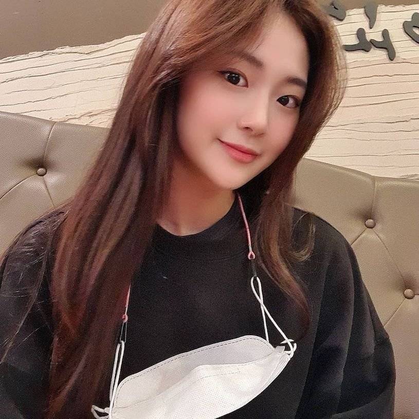 济州航空空姐vivianna曲线获认证美女比基尼大奖赛中获奖