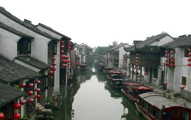 中国排名前三的网红城市，成都被挤出前三名，第一名仍还是重庆