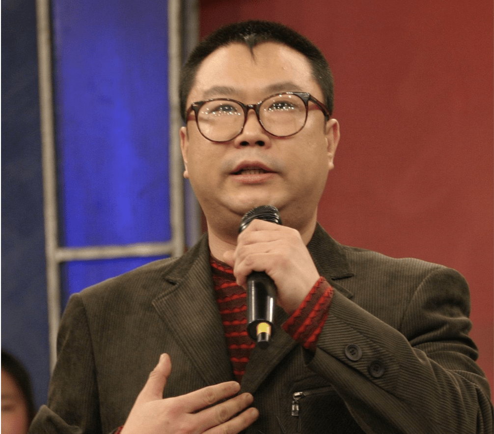 6次上春晚,2次入狱被小20岁女友抛弃,今51岁娶美女娇妻惹人羡_尹相杰