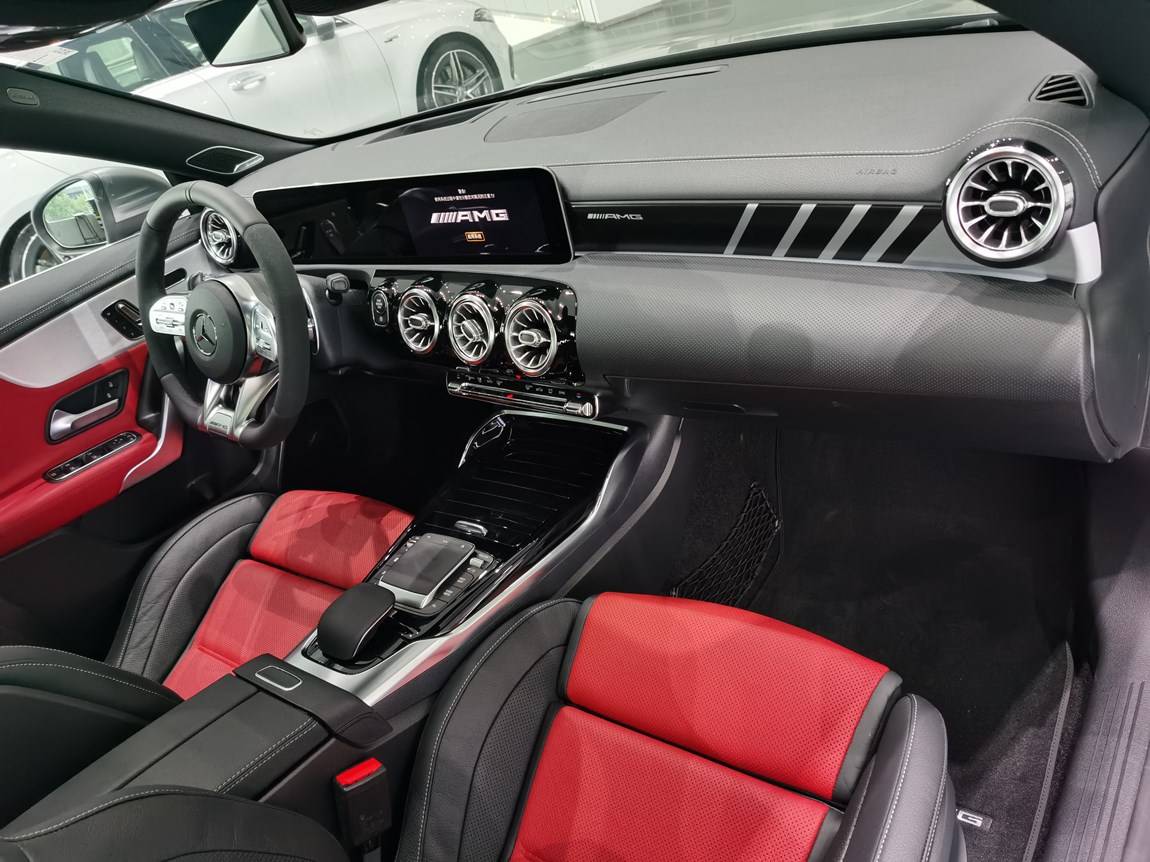 辆型号:cla45 amg,颜色内饰:哑光灰/黑红,引擎参数:2.