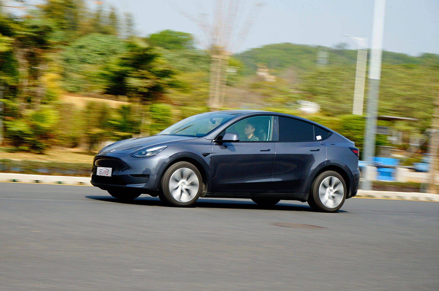 提升空间和舒适性 培养单踏板习惯 特斯拉model y试驾测评