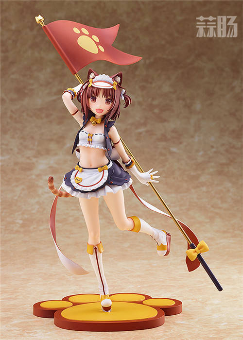 手办采用了原作游戏画师sayori亲手制作原型,红豆穿着以服务生为裙装