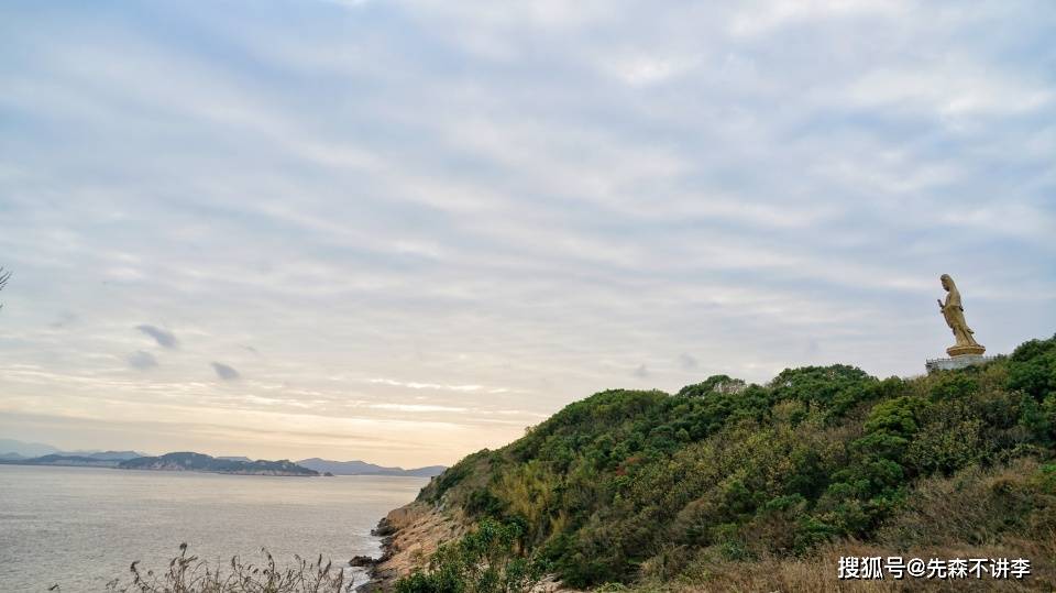 大门几乎不开，香客只能从侧门进出，普陀山上这座寺院有点神奇