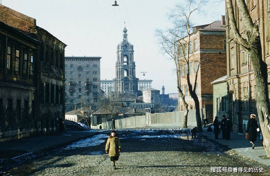 原创老照片美国外交官拍摄的50年代苏联莫斯科商店门口排着长队