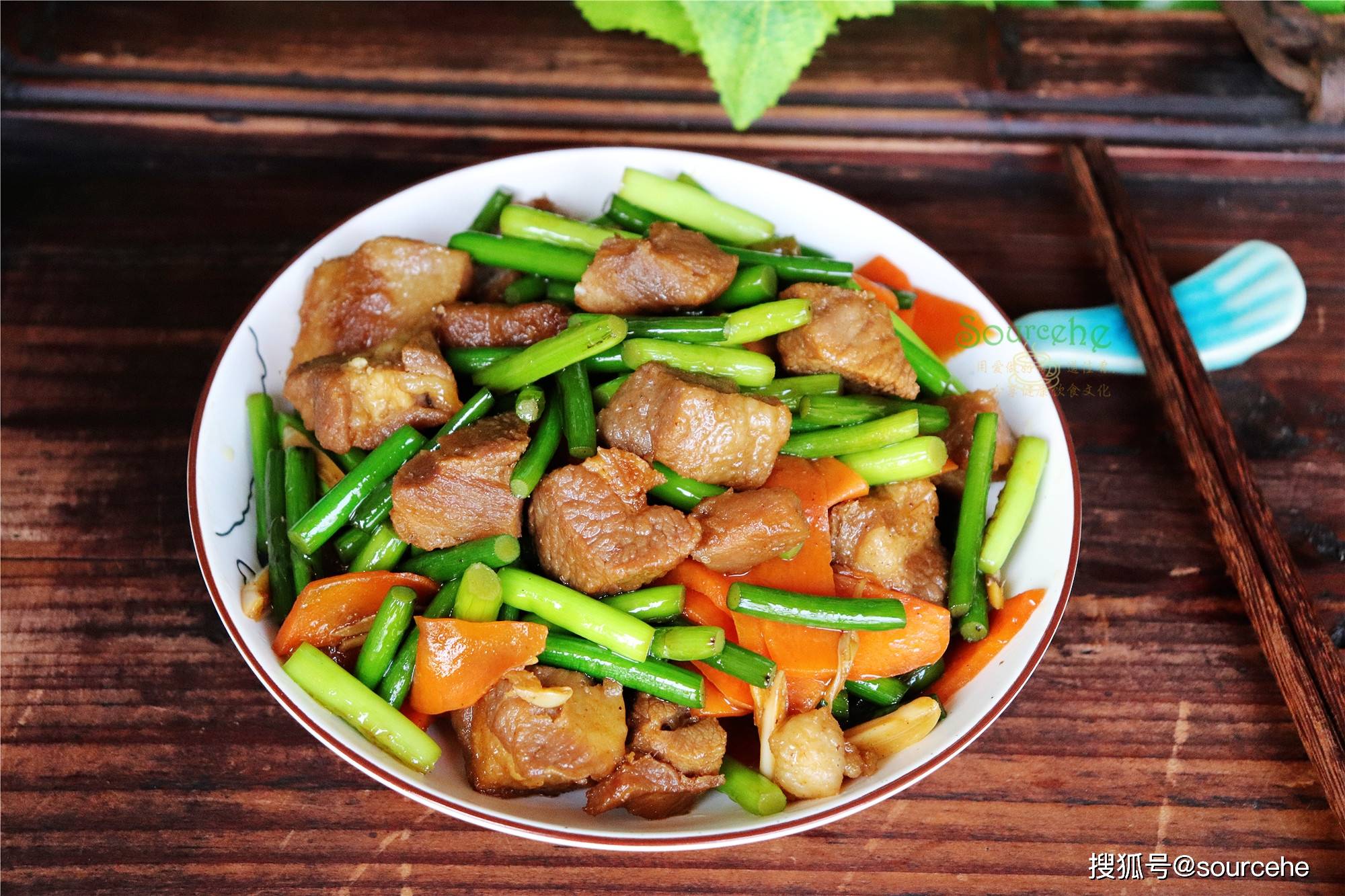 年夜饭里的家常菜蒜薹炒牛肉简单快捷牛气冲天寓意好