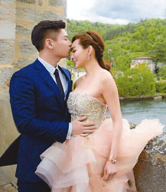 一婚嫁富商生3子,二婚嫁小26岁富二代,如今55岁很美很幸福