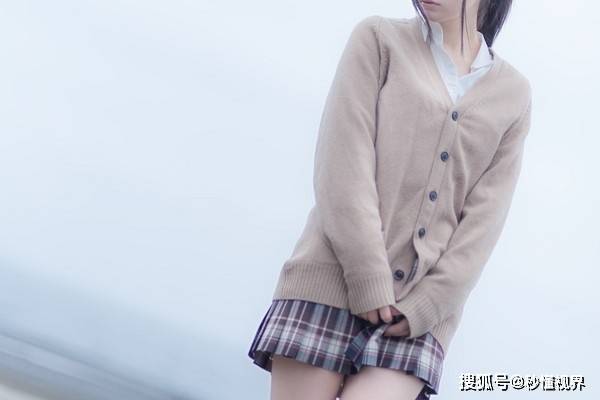 高中女孩上当自拍脱衣片 色男用女性头像「佯装私处保养顾问」