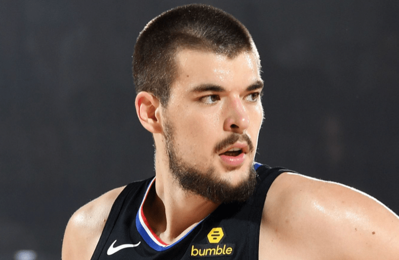 快船痛失前二,12 14湖人旧将喊话全队,小卡也该开口_巴茨