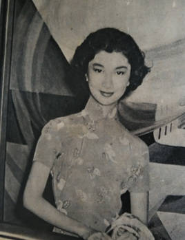 她是香港第一个登上春晚的女星也是先后嫁给侄叔俩人的最美新娘