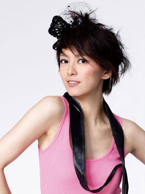 梁咏琪年轻时的颜值太赞了,很干净很清新的气质款!