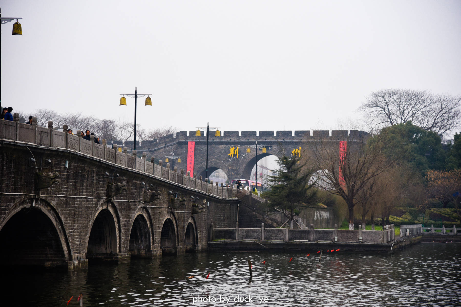 我国府城中保存最完好古城垣在湖北荆州,设计巧妙,有瓮城藏兵洞