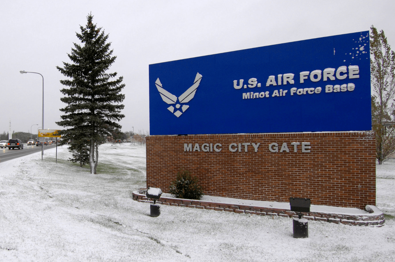 迈诺特空军基地1957年1月启用,以迈诺特市的市名命名,因为该市在美国