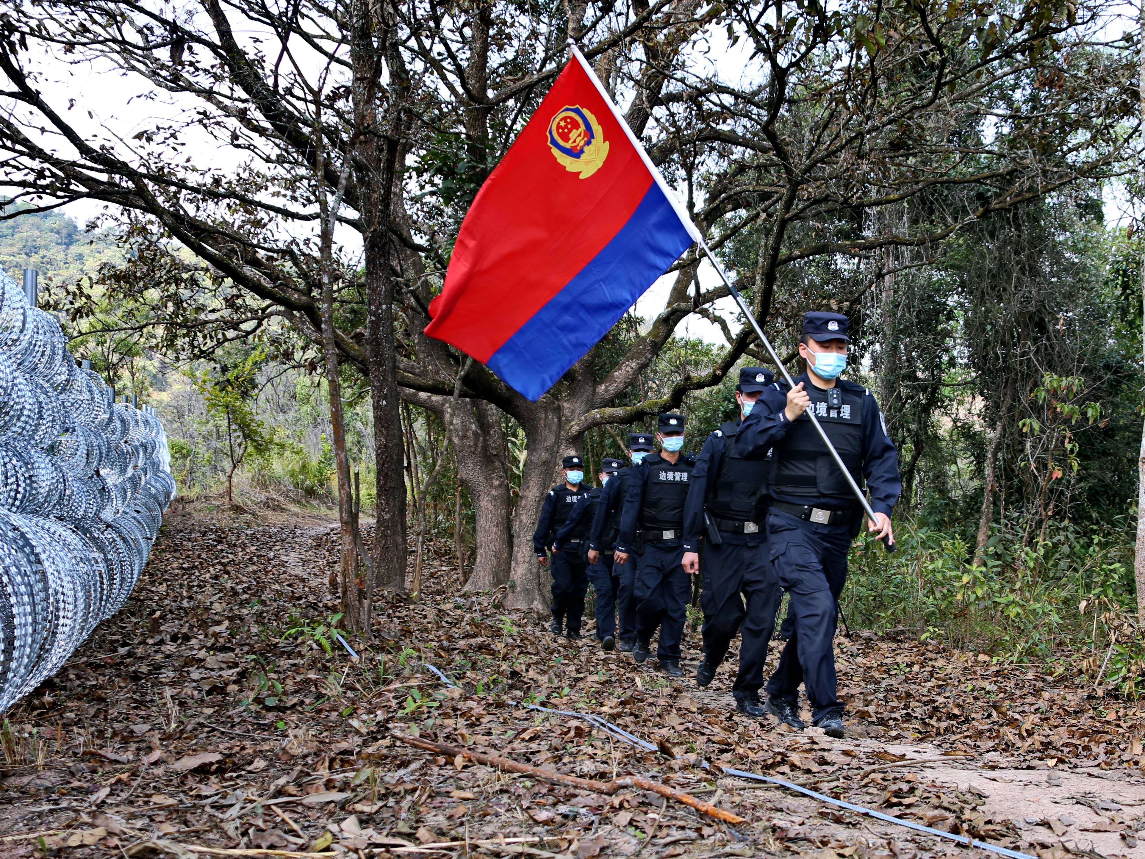 云南普洱边境管理支队移民管理警察边境巡逻迎春节