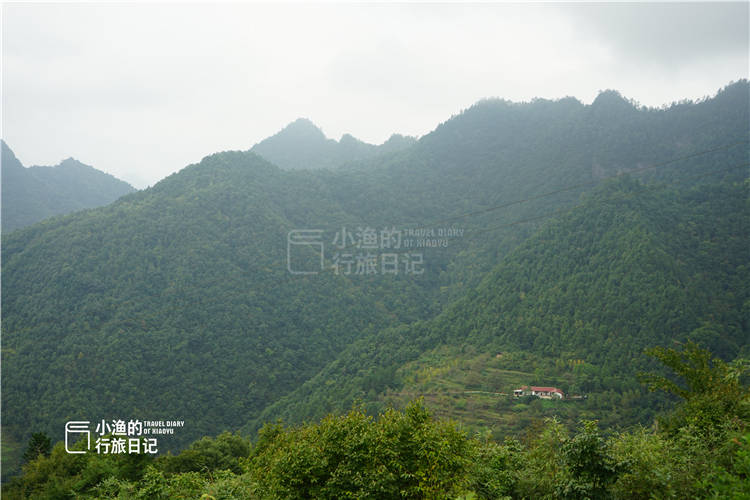 陕南秦岭探秘：这样的深山老房子，冬暖夏凉极具智慧，却越来越少