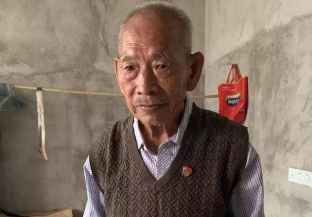 红军,不惜数次发动大规模的围剿,不到三个月的时间,杨荣显就收到消息