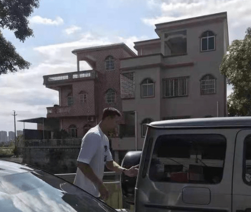 mvp易建联新年第1次亮相,老家4层豪宅揭晓,广东争冠有3大计划_阿联