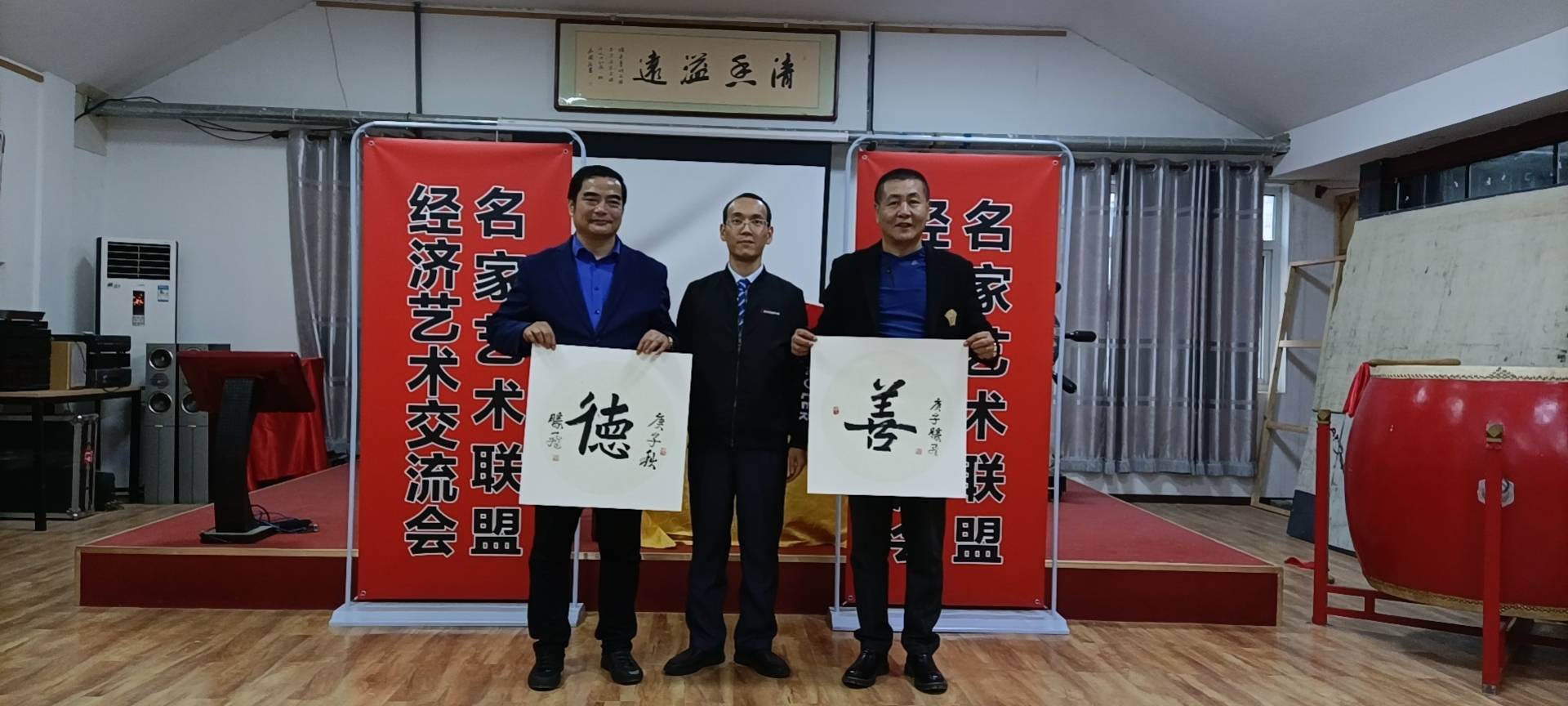 沿着清净宜人的小道,名家艺术联盟签约书画家一行再次驱车来到居之福