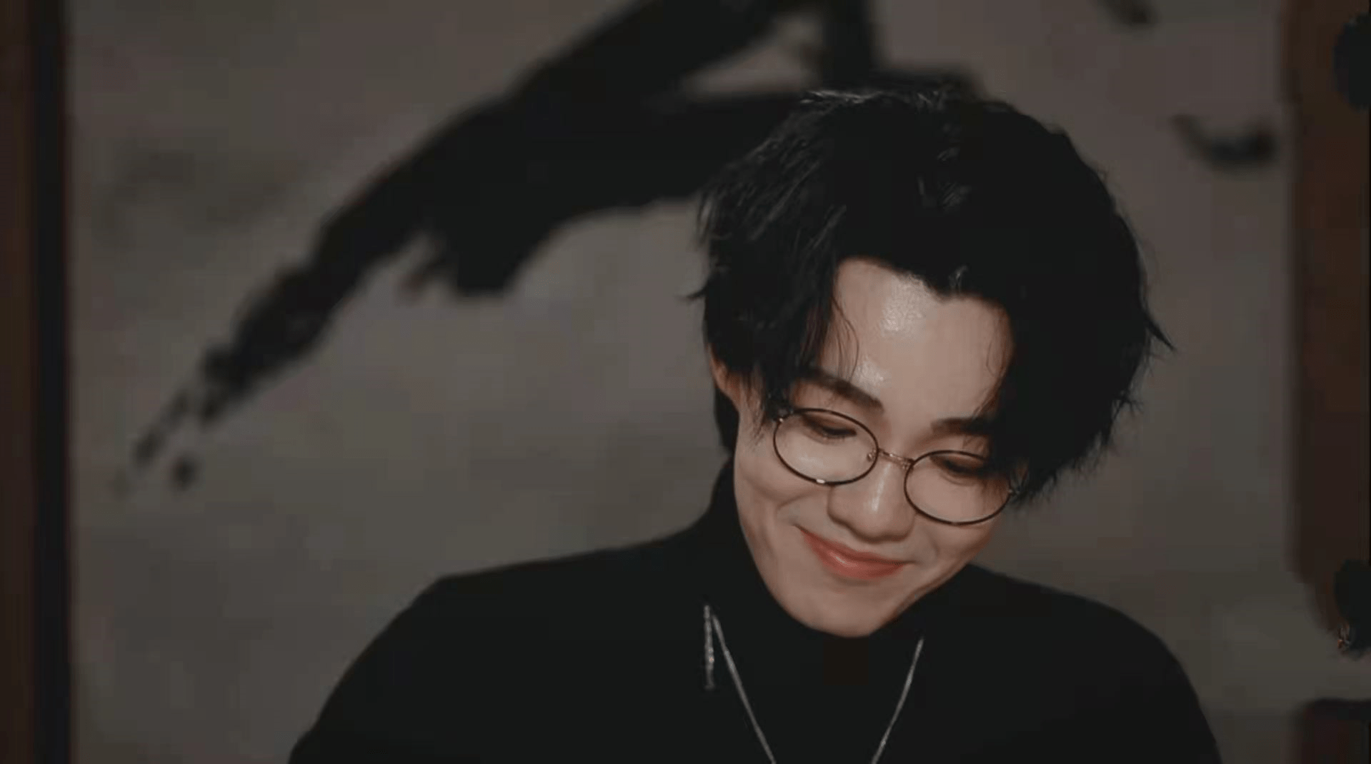 相亲时传媒老总只顾品茶,白冰肚子饿扁,喝茶喝到饱,活该被淘汰_戴晓军