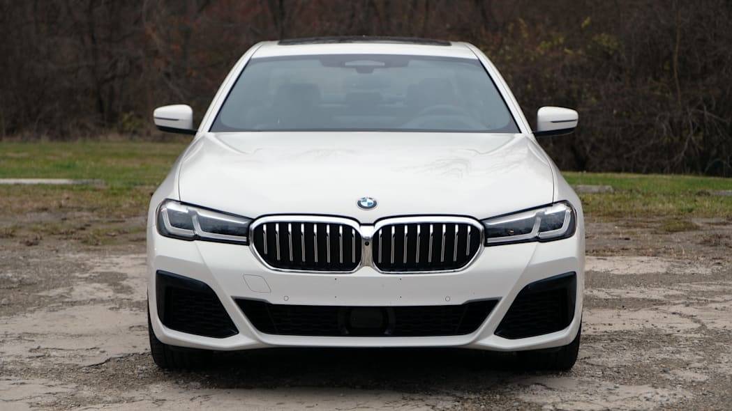 2021款宝马540i试驾评测金鱼眼大灯没了双肾连一起了