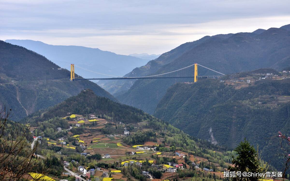 它建成於2009年,位於湖北恩施土家族苗族自治州境內的巴東縣野三關鎮