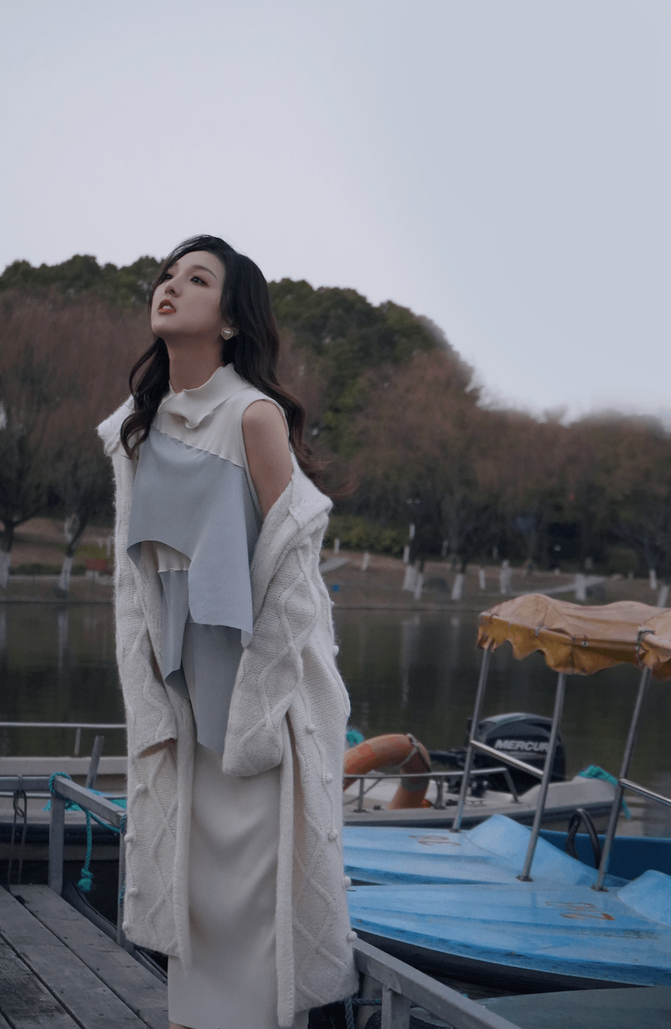 强东玥徐晨辰全新单曲她和她正式上线细腻情感引共鸣